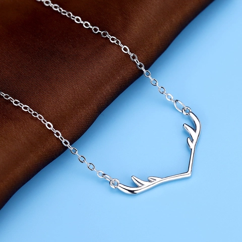 Collier Pendentif Bois de Renne Style Coréen pour Femmes Minimaliste en Cuivre Électroplaqué Chaîne de Clavicule Bijoux
