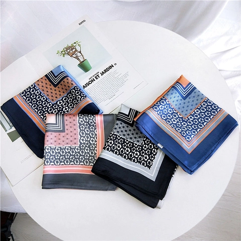 Foulard Quadrato Raso Raso Donna Stampa Floreale Leopardo Geometrico Elegante Accessorio Capelli Versatile Moda
