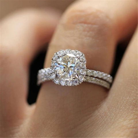 Luxury Round Halo Alloy Rhinestone Engagement Ring And Wedding Band For Women Fashion Bridal Jewelry