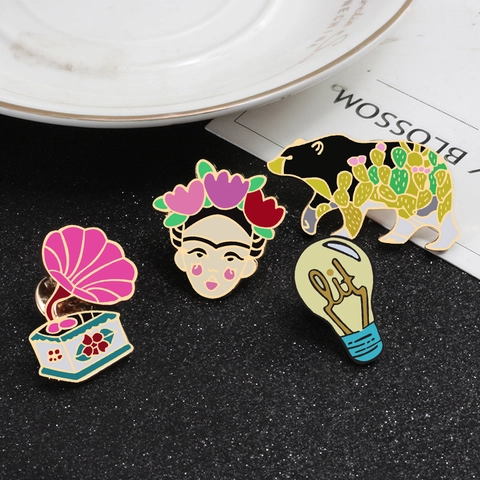 Retro Gramophone Artistic Female Portrait Enamel Brooch Pins Alloy Enamel Badge Jewelry For Backpack Clothes Accessories