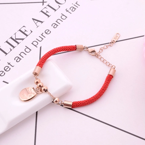 Lucky Rotes Seil Armband Titan Stahl Roségold Beschichtet Glückskatze Anhänger Perlen Verstellbarer Schmuck
