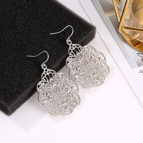 Vintage Legierung Hohl Hängende Ohrringe Mandala Floral Geometrisch Boho Palast Stil Schmuck Für Damen Party