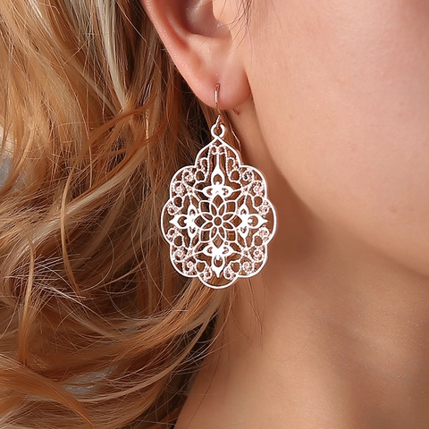Vintage Legierung Hohl Hängende Ohrringe Mandala Floral Geometrisch Boho Palast Stil Schmuck Für Damen Party