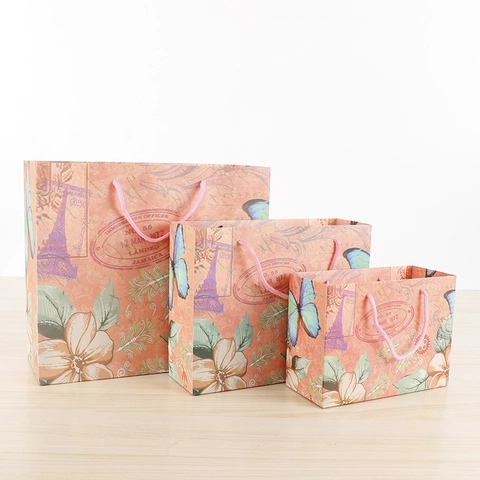 Vintage Paper Gift Bags With Handles Eiffel Tower Butterfly Pattern Ivory Board For Wedding Party Favors Packaging