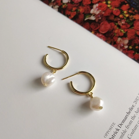Barock Süßwasserperlen Creolen Mit 925 Sterling Silber Stecker 18 Karat Vergoldet Unregelmäßig Elegant Für Damen