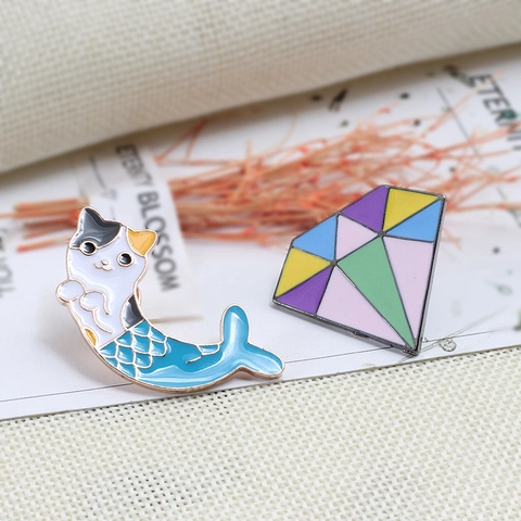 Schattige Zeemeerminkat En Geometrische Diamant Legering Emaille Broche Pin Badge Cartoon Sieraden Voor Rugzak Kleding