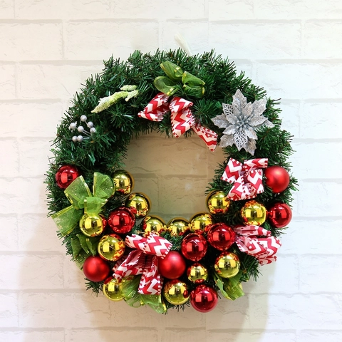 Corona Di Natale Artificiale PVC Pino Verde Con Palle Decorative Rosse Oro Fiocchi Nastro Righe Ornamento Parete Festa