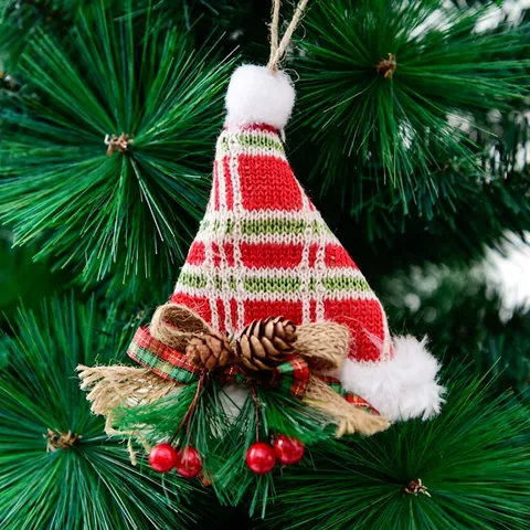 Ornamenti Appesi Albero Di Natale Miniatura Maglia Vestiti Cappello Calze Con Pigne Bacche Rosse Decorazione