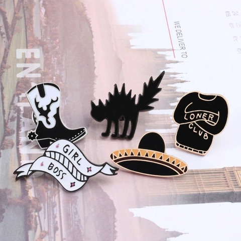 Épingles En Émail Punk Gothique Broches En Alliage Noir Blanc Dessin Animé Chat Pull Botte De Cowboy Chapeau Badge Bijoux Hommes Femmes