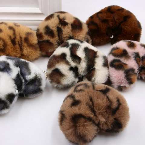 Herzförmiger Plüsch Schlüsselanhänger Leopard Print Kunstpelz Taschenanhänger Flauschig Legierung Schlüsselring Für Damen
