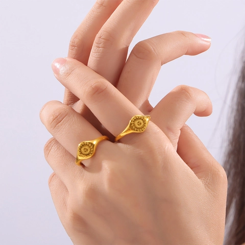 Anillo de Sello de Acero de Titanio Cara de Sol Vintage Galvanizado Geométrico Guirnalda Tallada para Mujeres Hombres Joyería