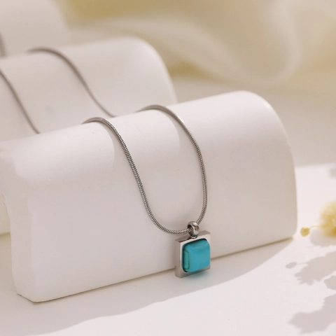 Vintage Square Turquoise Pendant Necklace For Women Minimalist Titanium Steel Clavicle Chain Fashion Commuter Daily Jewelry