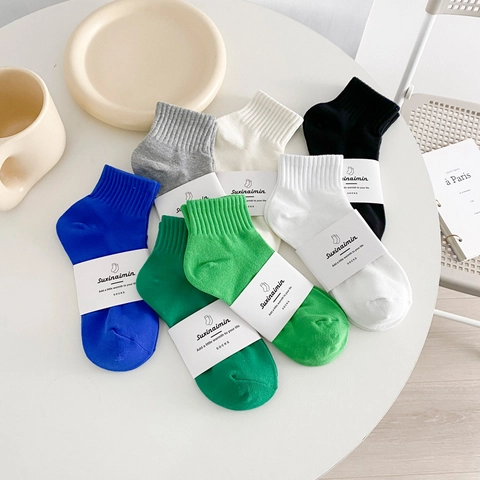 Damen Baumwolle Crew Socken Einfarbig Atmungsaktiv Gerippte Bündchen Lässig Sport Koreanischen Stil