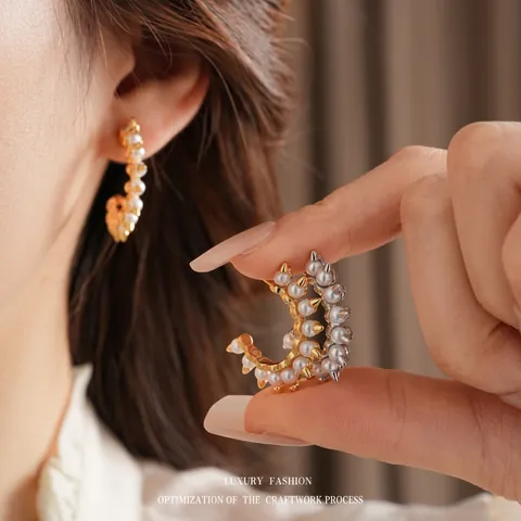 Franse Retro C-Vormige Kunstparel Hoepel Oorbellen Met Metalen Spikes En Zilveren Oorbel Post Punk Chic Sieraden Voor Dames
