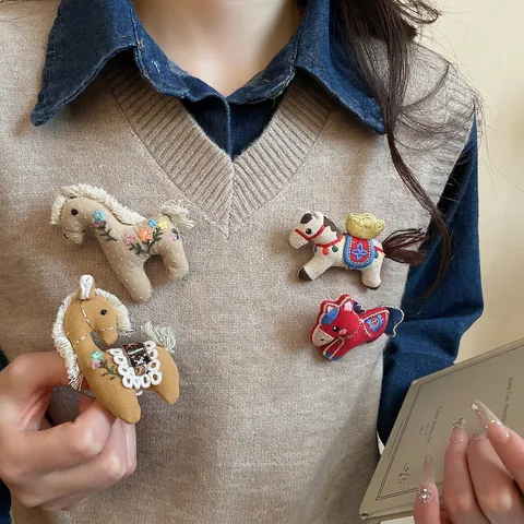 Handmade Embroidery Horse Brooch Pin Fabric Cotton Ethnic Style Tassel Animal Jewelry For Women Gift