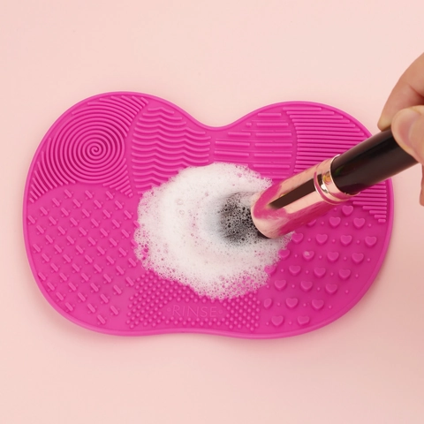 Silicone Makeup Brush Cleaning Mat With Suction Cup Portable Scrubber Pad Multi-Texture Brush Cleaner Cosmetic Tool