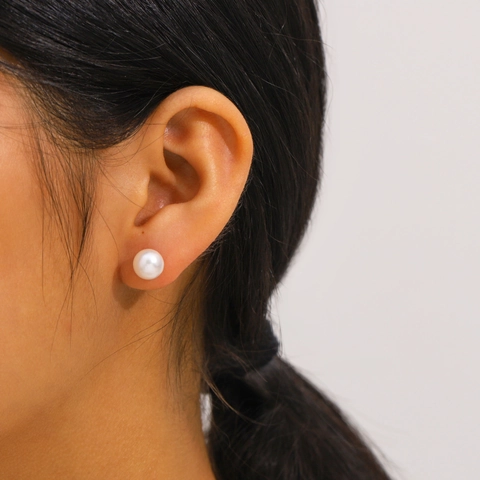 Minimalist Natural Freshwater Pearl Stud Earrings 18K Gold Plated Stainless Steel Waterproof Hypoallergenic Elegant Women