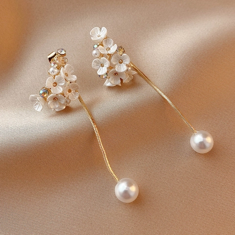 Orecchini Lunghi A Pendente Con Nappa Fiore In Resina Perla Artificial Imitazione Strass E 925 Sterling Silver Earring Post Elegante