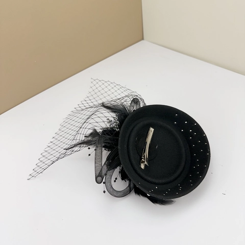 Βίντατζ Γαλλικό Καπέλο Fascinator με Πλέγμα για Γυναίκες με Κλιπ Κροκόδειλου Φτερά Λουλούδι και Τεχνητά Μαργαριτάρια Κομψά Αξεσουάρ Μαλλιών Πάρτι