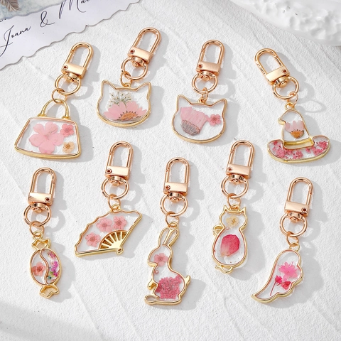 Cute Pink Natural Dried Flower Keychain Gold Tone Alloy Resin Hanging Charm For Bags Sweet Cat Rabbit Shape Jewelry Gift