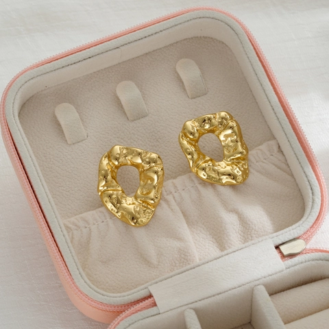 Boucles d'Oreilles Créoles Irrégulières en Acier Inoxydable Doré pour Femmes Texture de Lave Surface en Papier d'Aluminium Bijoux