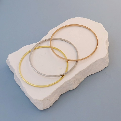 Minimalist Stainless Steel Plain Bangle For Women Mirror Polished Smooth Surface Stackable Thin Circle Hand Bracelet 18K Gold Plated Jewelry Gift