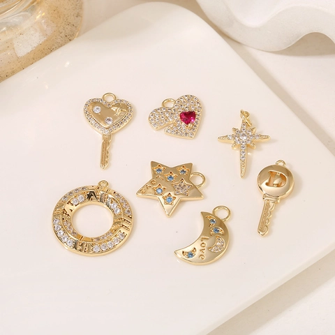 Pendente In Rame Placcato Oro 14K Accessorio Forma Stella Luna Cuore Chiave Intarsio Zircone Moda Gioielli DIY