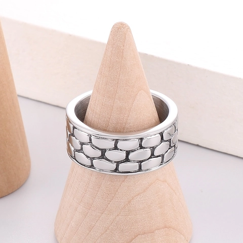 Bandring Vintage Steentextuur Titaniumstaal Reliëf Schubpatroon Punk Hip Hop Streetwear Sieraden Voor Heren