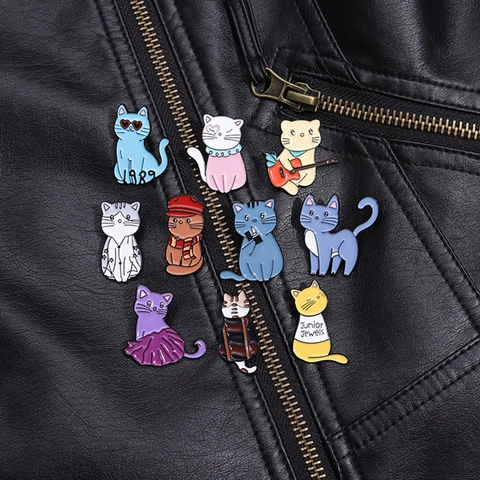 Spilla in Smalto a Forma di Gatto Animato in Lega di Metallo Distintivo per Abiti Borse Junior Jewels 1989 Accessori Regalo
