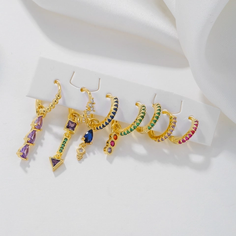 Orecchini A Cerchio Huggie In Rame Con Zirconia Colorata Gioielli Bohémien Accessori Di Moda Per Donne Eleganti