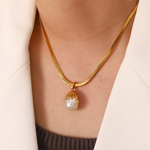 Set di Collana e Orecchini con Ciondolo in Perla Artificiale Barocca in Acciaio Inossidabile Placcato Oro per Donna