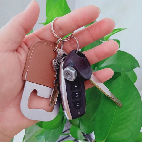 Stainless Steel Bottle Opener Keychain With PU Leather Cover Portable Beer Soda Cap Lifter Tool For Bar Home Travel