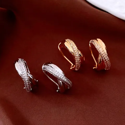 Luxus Überkreuzte Creolen Mit Zirkonia Pavé Vergoldetes Kupfer Mode Schmuck Für Damen Silver Earring Post