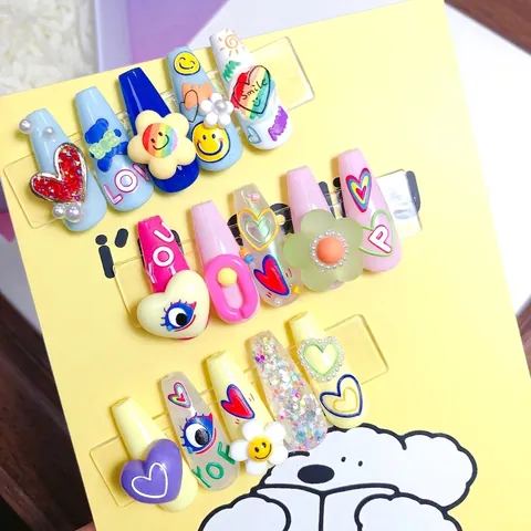 Autocollants Ongles Relief Smiley Coeur Graffiti Design Auto Adhésifs Manucure Décorations Ongles Tendances Mignonnes Wraps