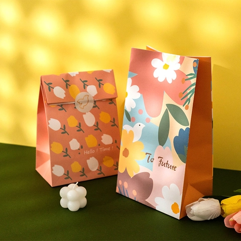 Florale Geschenktüten Weißes Kraftpapier Mit Aufklebern Tulpenmuster Ästhetische Verpackung Für Partys Geburtstage Hochzeiten