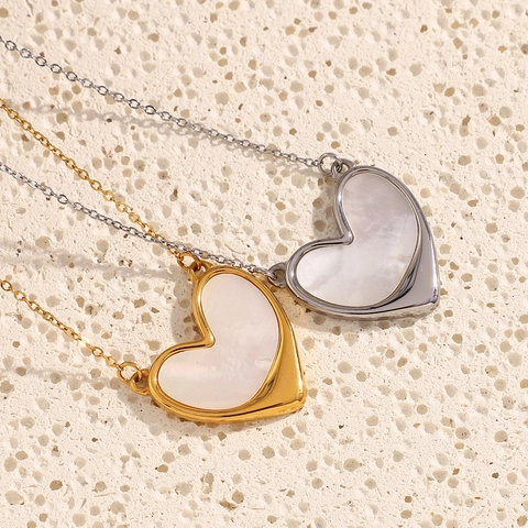 Collana Con Pendente A Cuore In Acciaio Inossidabile Placcata Oro 18K Intarsio In Madreperla Design Inclinato Per Donna