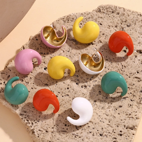 Pendientes de Botón de Acero Inoxidable con Forma de Coma Diseño de Nicho Baño de Oro de 18K Color Caramelo Joyería para Mujer