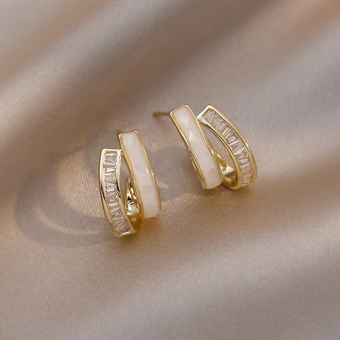 U-Vorm Koperen Hoop Oorbellen Met Wit Email En Baguette Cubic Zirconia Mode Elegante Sieraden Voor Dames