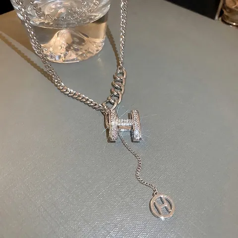 H Letter Hanger Ketting Legering Strass Ingelegd Asymmetrische Ketting Dubbele Laag Mode Sieraden Voor Vrouwen
