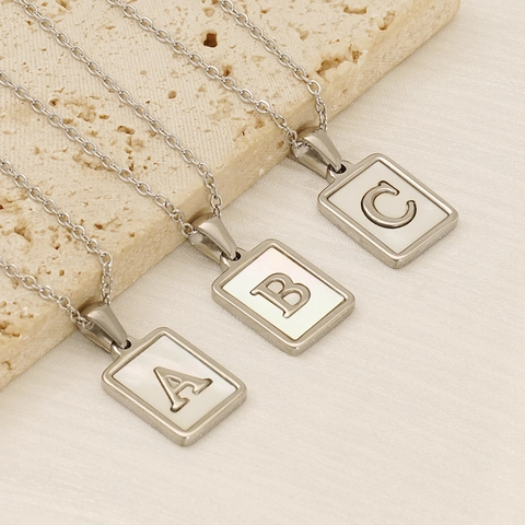 Roestvrijstalen Ketting Met Witte Schelp Initiaal Letter Hanger Vierkant Geometrische Mode Sieraden Cadeau Voor Vrouwen