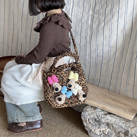 Borsa A Tracolla Leopardata Per Bambine Con Ciondoli A Forma Di Cane In Peluche 3D Manico Pieghettato Alla Moda