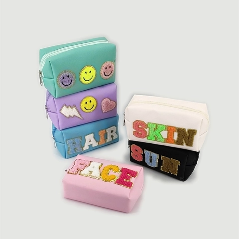 Trousse De Maquillage En Cuir PU Avec Écusson Chenille Grande Capacité Imperméable Portable Voyage Pour Femmes