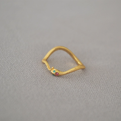 Mode Minimalistisch Vergoldet Messing Schlange Ring Für Damen Elegant Welle Gebogen Tierform Strass Eingelegt Schmuck