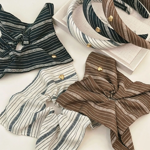 Scrunchies E Cerchietti In Tessuto A Righe Retro Motivo Geometrico Accessori Per Capelli Con Ciondolo A Cuore Dorato Handmade