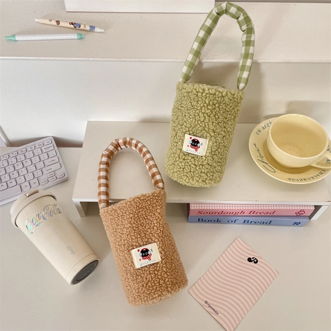 Cute Plush Water Cup Bag Portable Lamb Wool Bottle Cover With Gingham Handle Soft Anti-Scald Cartoon Cat Patch Hand-Held