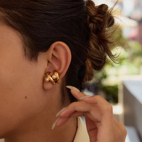 French Retro Stainless Steel Artificial Pearl Ear Cuffs Gold Plated Irregular Wave Non Piercing Clip Earrings For Women