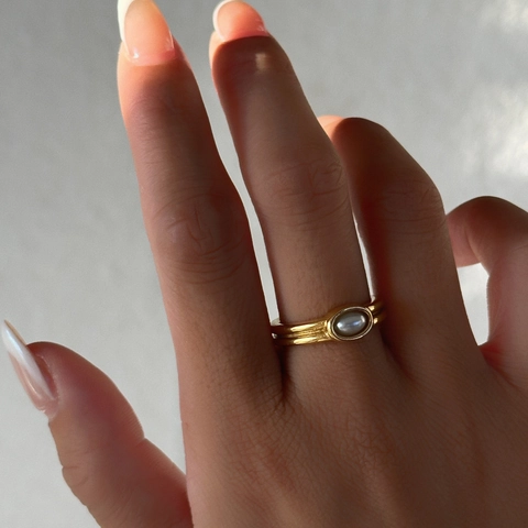 Vintage Oval Freshwater Pearl Ring 18K Gold Plated Titanium Steel Minimalist Grooved Band For Women