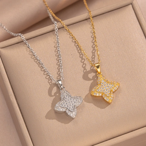 Elegante Collana Con Pendente A Fiore A Quattro Foglie In Rame Con Zirconia Cubica Placcata Oro 18K Gioielli Da Donna