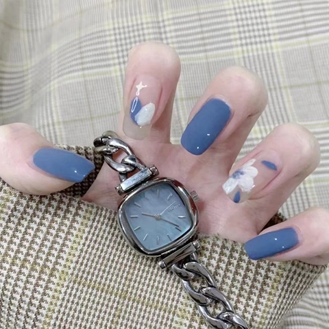 Blue White Floral Press On Nails Heart Pattern Glossy Short Square Artificial False Nails For Women Manicure