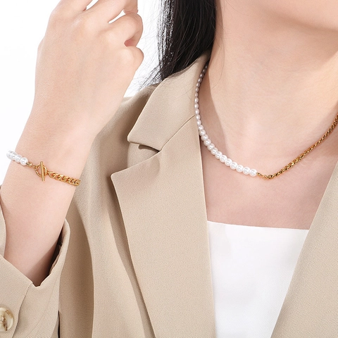 Collana E Bracciale In Künstliche Perle Sintetiche E Catena Cubana Giuntata Acciaio Inossidabile Fibbia OT Accessorio Donna Asimmetrico